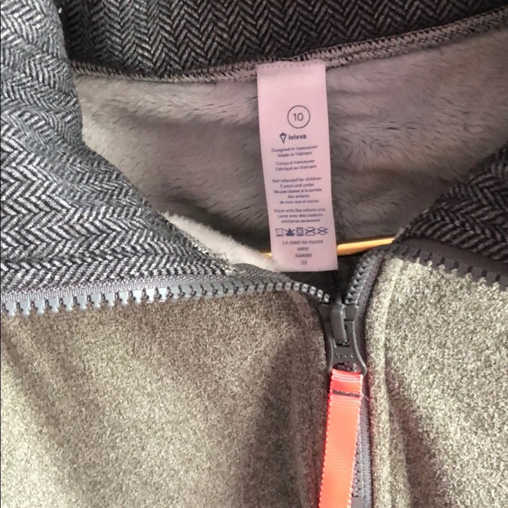 Ivivva pullover - Picture 2 of 4
